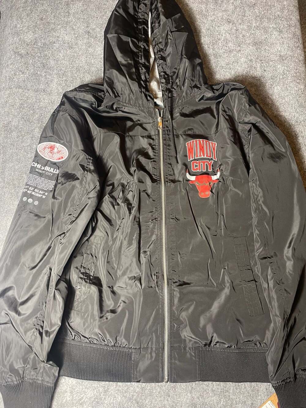 Mitchell & Ness x Bleacher Report Chicago Bulls World Tour Event Crew Zip-Up